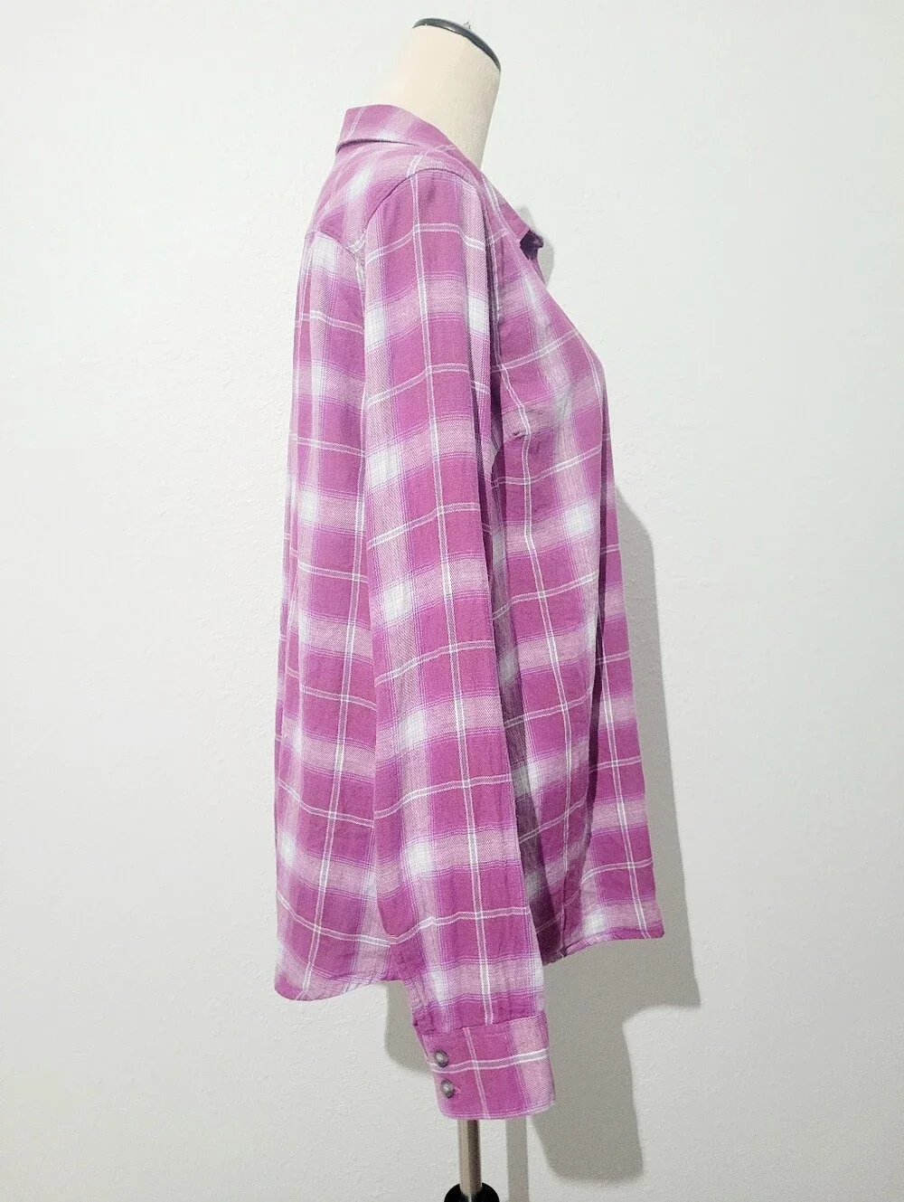 Eddie Bauer Women’s Size XL Pink Plaid Flannel Shirt 100% Cotton Button Front - Picture 4 of 11